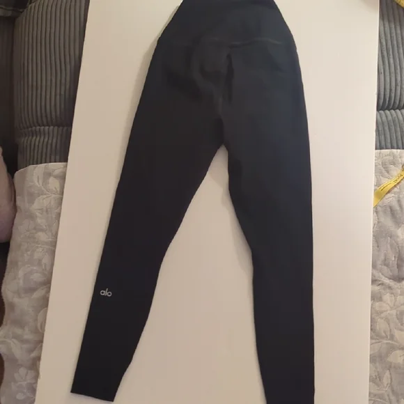 ALO Yoga Black Leggings With Front Cutouts - Picture 2 of 8